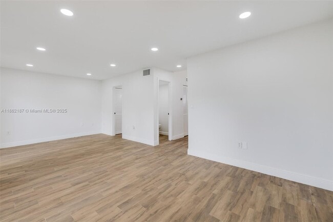 Building Photo - 10516 SW 112th Ave