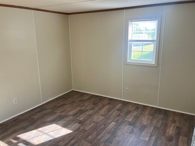 Building Photo - LMP-9