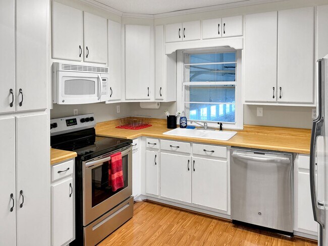 Building Photo - 19 Cedar Knoll