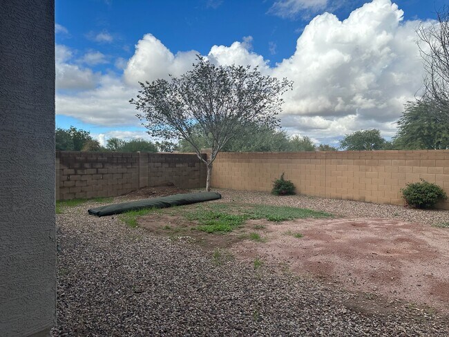 Building Photo - The Love Road House