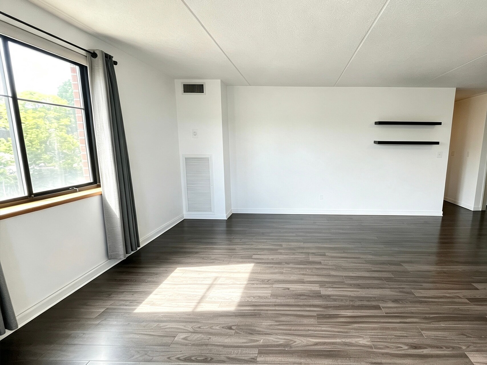 Living room - 100 Ledgewood Dr