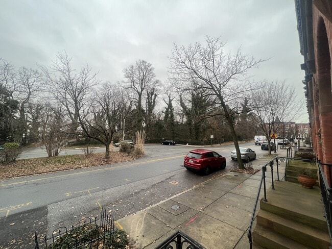 Building Photo - 2030 Park Ave