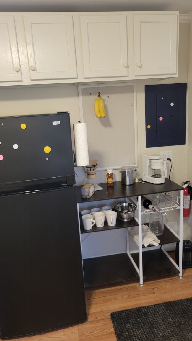 Building Photo - 5676 Clark St