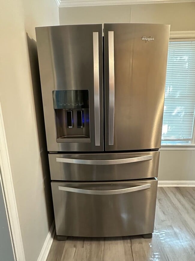 Building Photo - Very Nice 3 Bedroom In Paducah Available Immediately