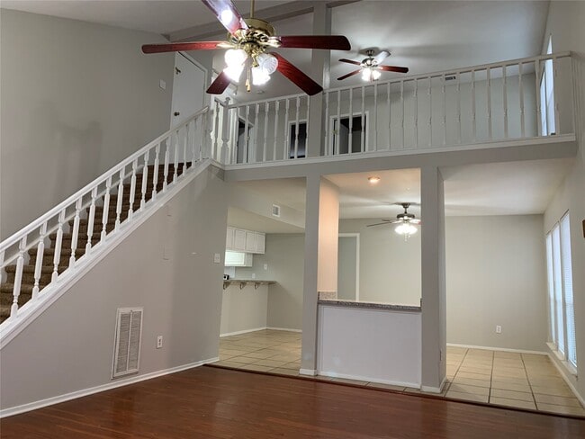 Building Photo - 2 Goldthread Ct