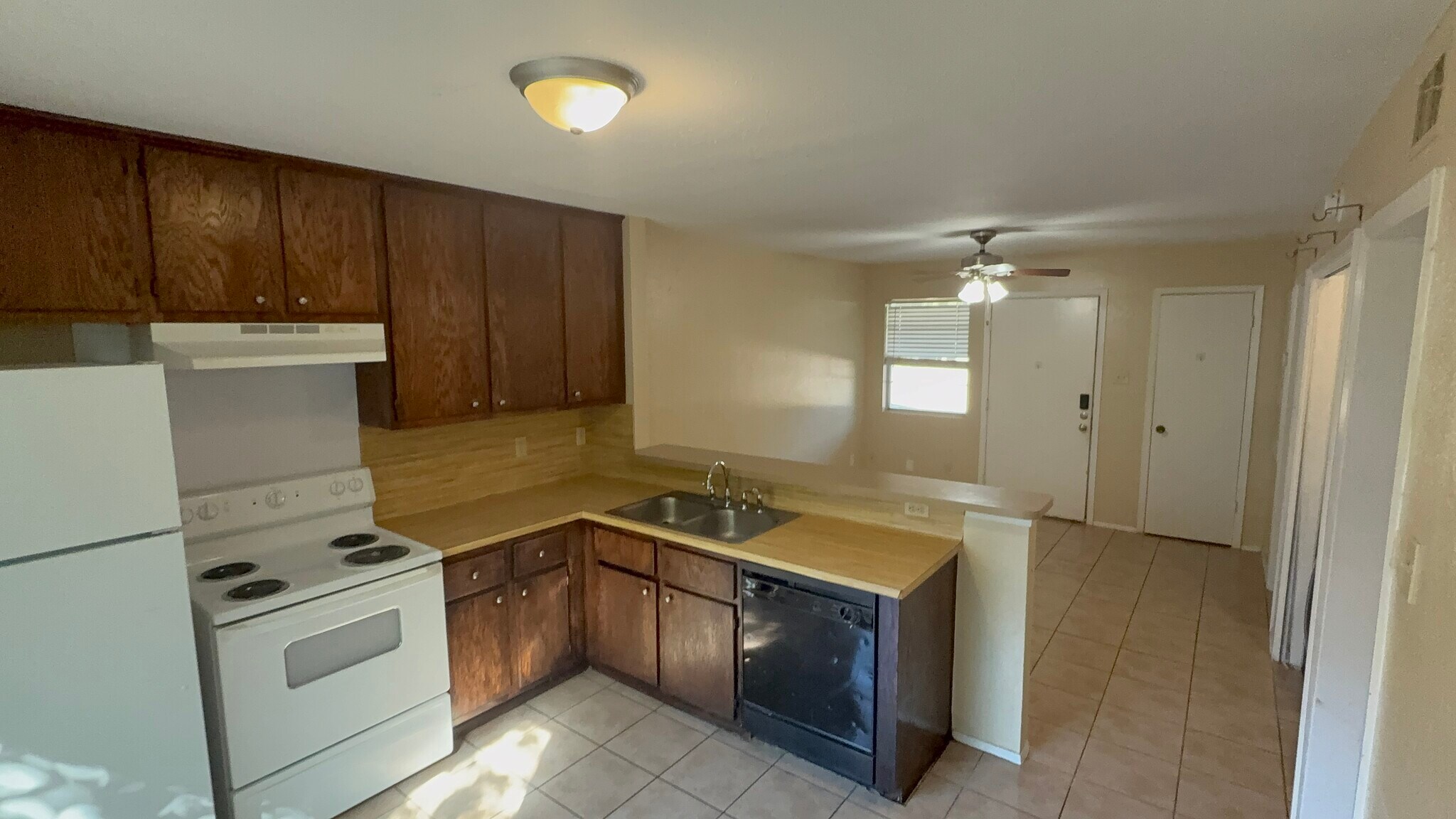 Building Photo - 315 Manuel Dr