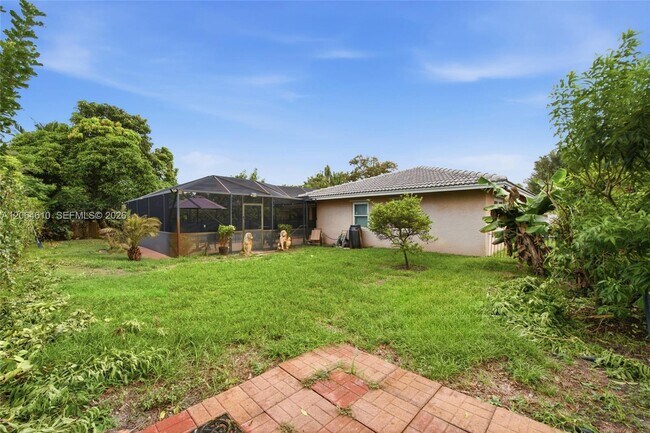 Building Photo - 821 Ramblewood Dr