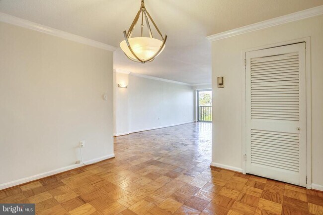 Building Photo - 1300 Army Navy Dr