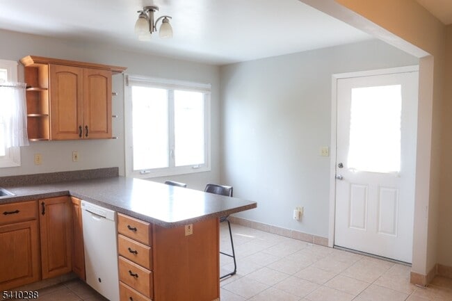 Building Photo - 118 Hobart Ave