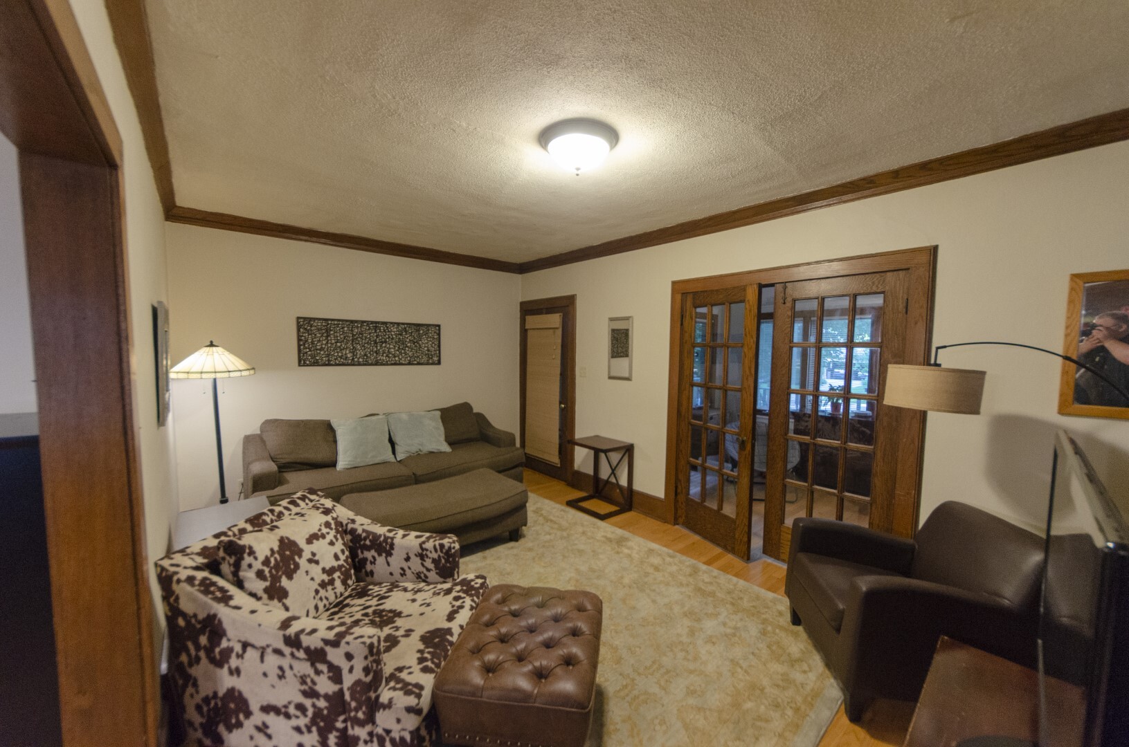 Living - 4481 N Frederick Ave