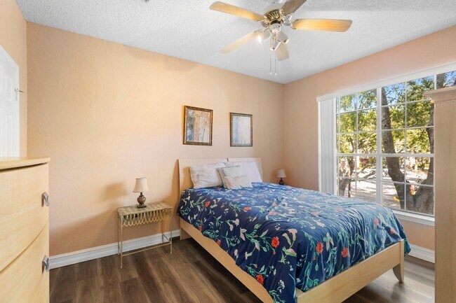Building Photo - 13016 Plantation Park Cir