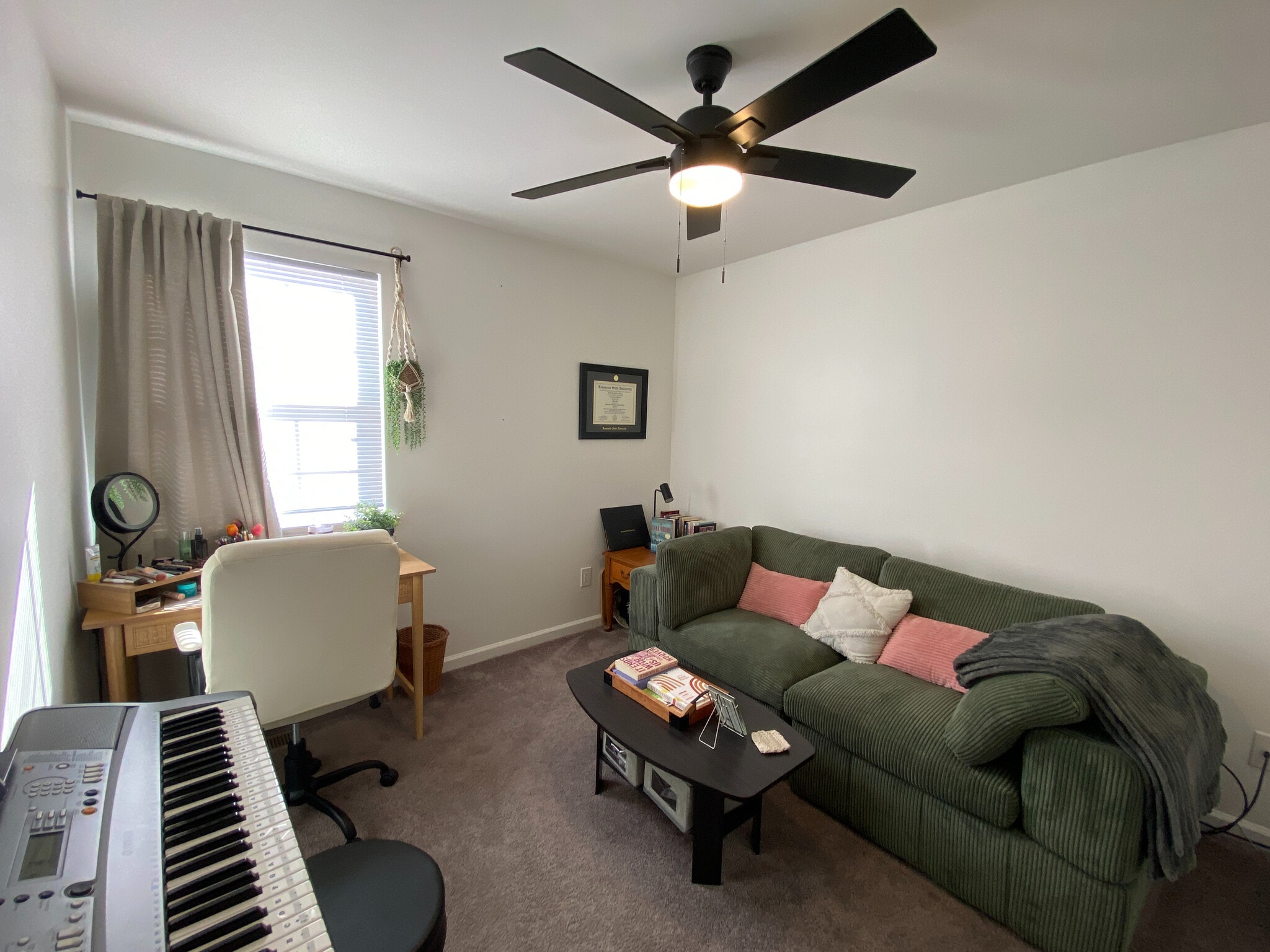 Building Photo - Room in House on Parkside Dr