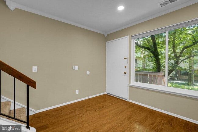 Building Photo - 2665 Glengyle Dr