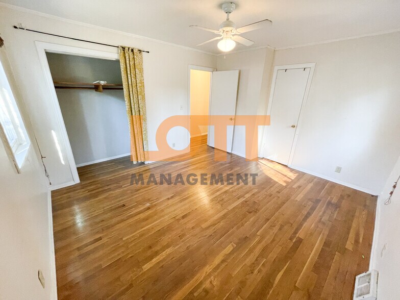 Building Photo - 126 Forestdale Dr