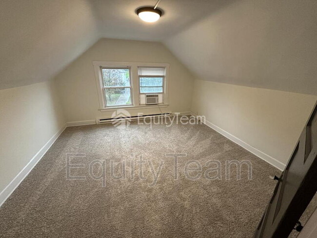 Building Photo - 555 Delta Ave