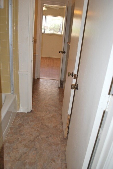 Building Photo - 1416 Sandy Creek Dr