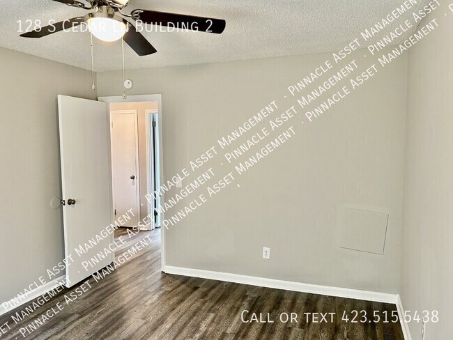 Building Photo - 128 S Cedar Ln