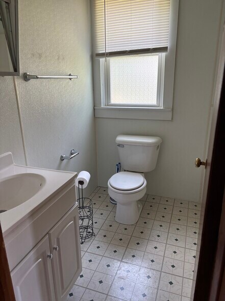 Bathroom - 835 Lancaster St