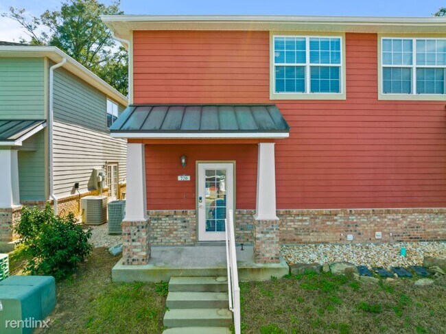 Building Photo - 2 br, 2.5 bath Townhome - 813 Arbor Lake Dr
