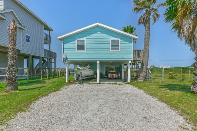 Building Photo - 3919 San Jacinto Dr