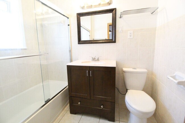 Building Photo - 1+ Bedroom 1 Bath Apartment in Midtown