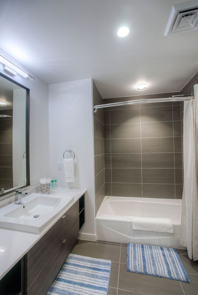 Building Photo - Highrise 1 Bedroom at Portland on the Park