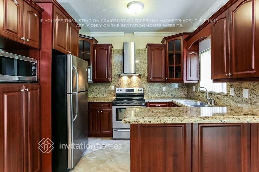 Building Photo - 4601 SW 164th Ct