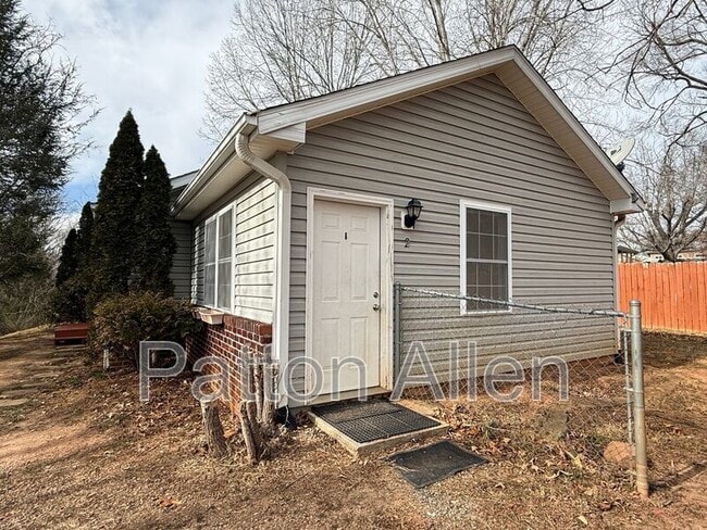 Building Photo - 2 Jenny St