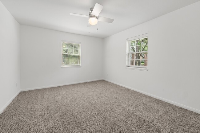 Building Photo - 12966 Trail Hollow Dr