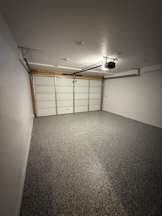 Building Photo - Charming Townhome in Provo, UT  $500 gift card if rented, Pets upon approval