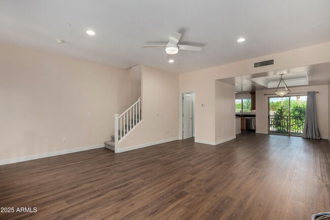 Building Photo - 815 E Rose Ln