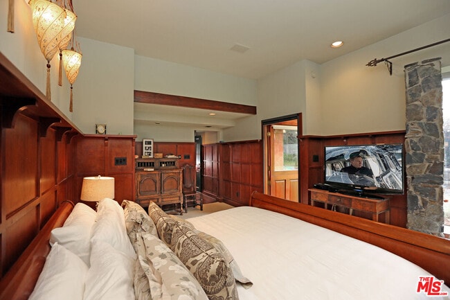 Building Photo - 2673 Mandeville Canyon Rd