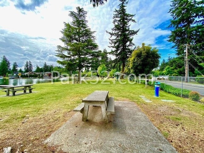 Building Photo - 1 Bedroom 1 Bathroom Ground Floor Bonney Lake Condo