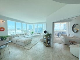 Building Photo - 300 S Pointe Dr