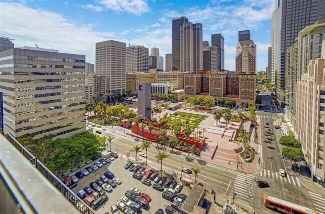 Building Photo - 312 W 5th St