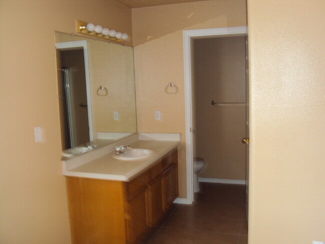 Building Photo - Beautiful Home in St. George