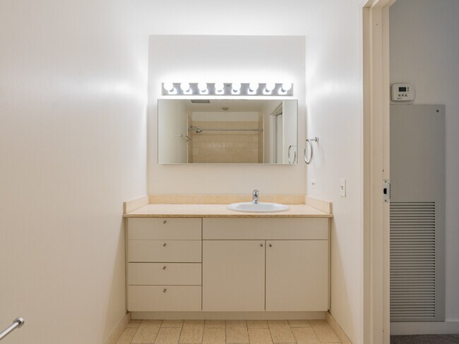 Building Photo - 510 W Erie St