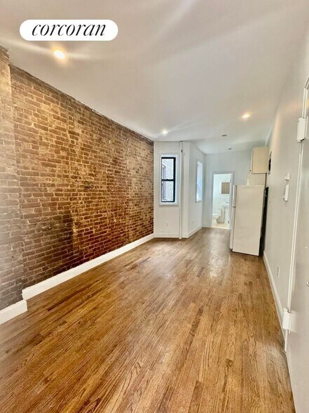 Building Photo - 507 E 81st St