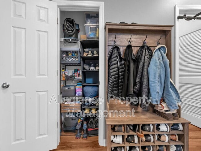 Building Photo - 4852 Eisenhower Ave