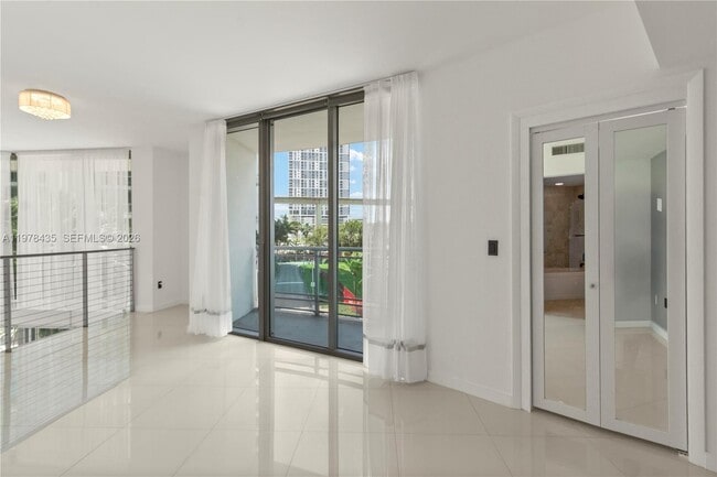 Building Photo - 350 S Miami Ave