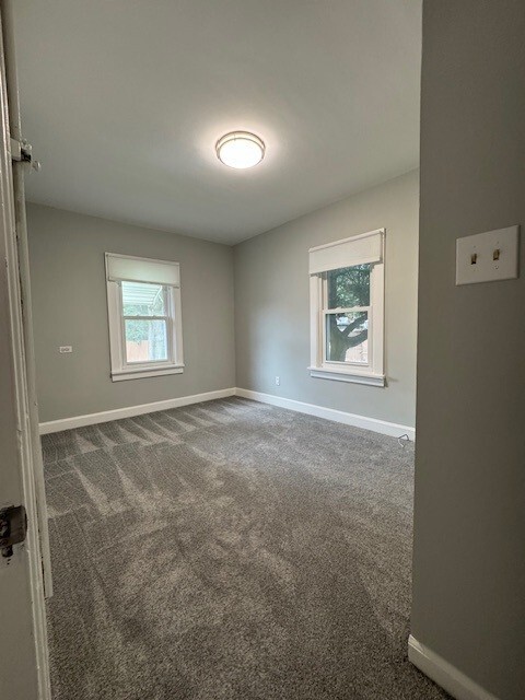 Building Photo - 67 Hill Rd N