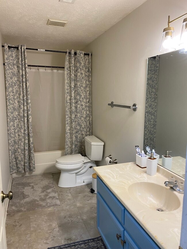 Building Photo - 489 Penny Ln