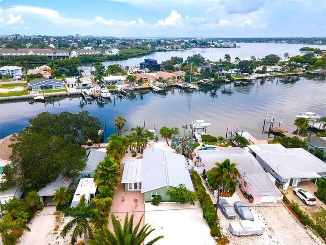Building Photo - 314 Bahia Vista Dr