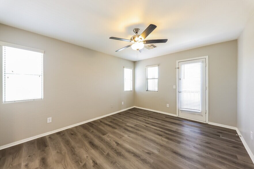 Building Photo - 14180 W Country Gables Dr