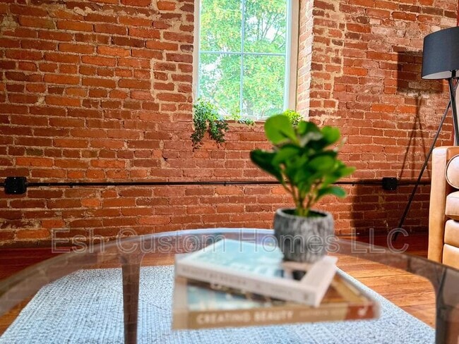 Building Photo - 437 W Grant St