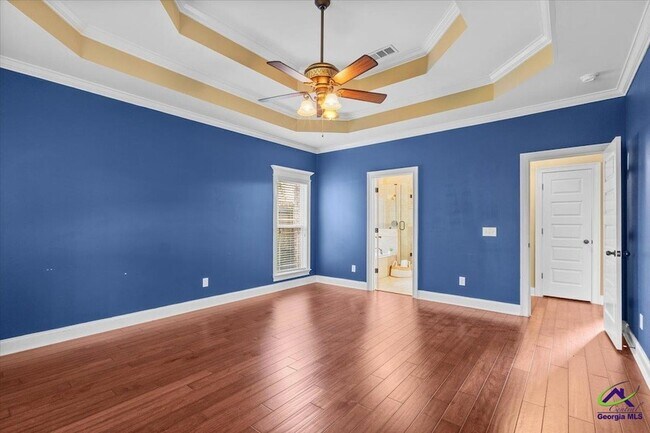 Building Photo - 300 Cheshire Dr