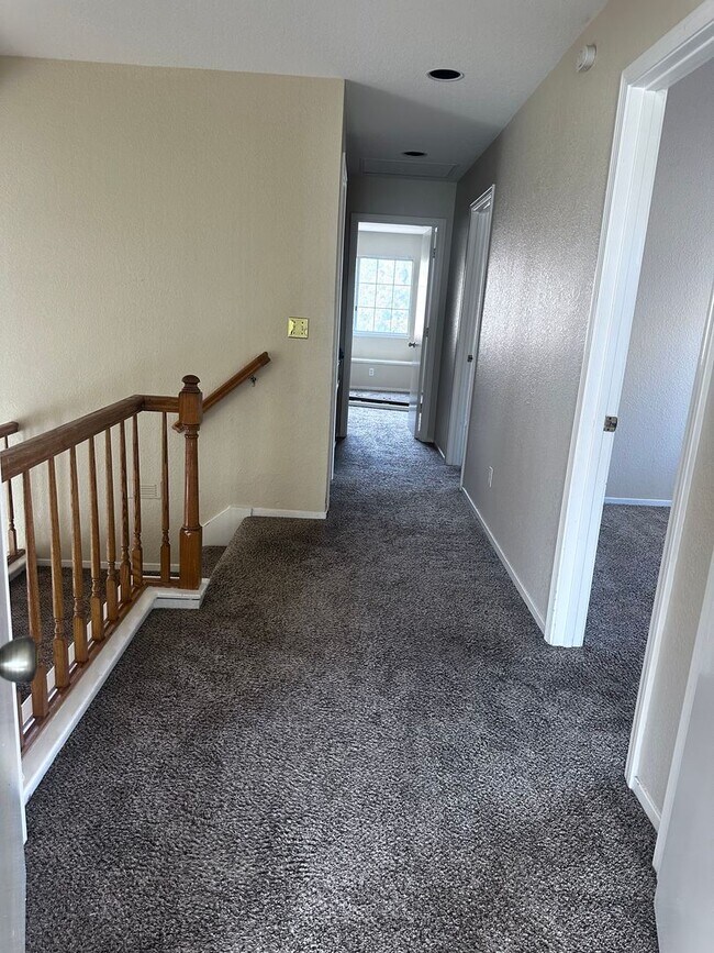 Building Photo - FABULOUS 4 BEDROOM MEDITERRANEAN RENTAL!