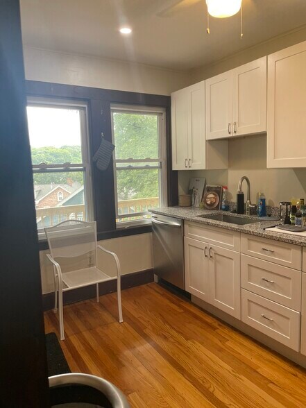 Primary Photo - 51 Breck Ave