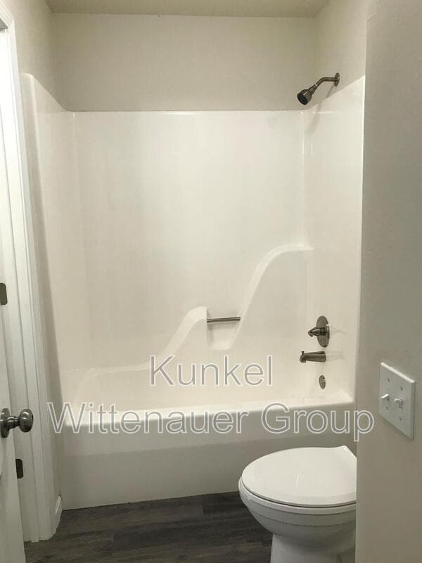 Building Photo - 19 Twin Oaks Dr