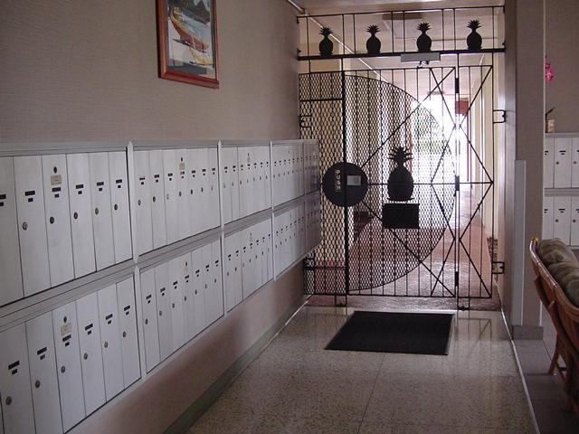Building Photo - Holiday Manor studio, secured building, laminate wood flooring!